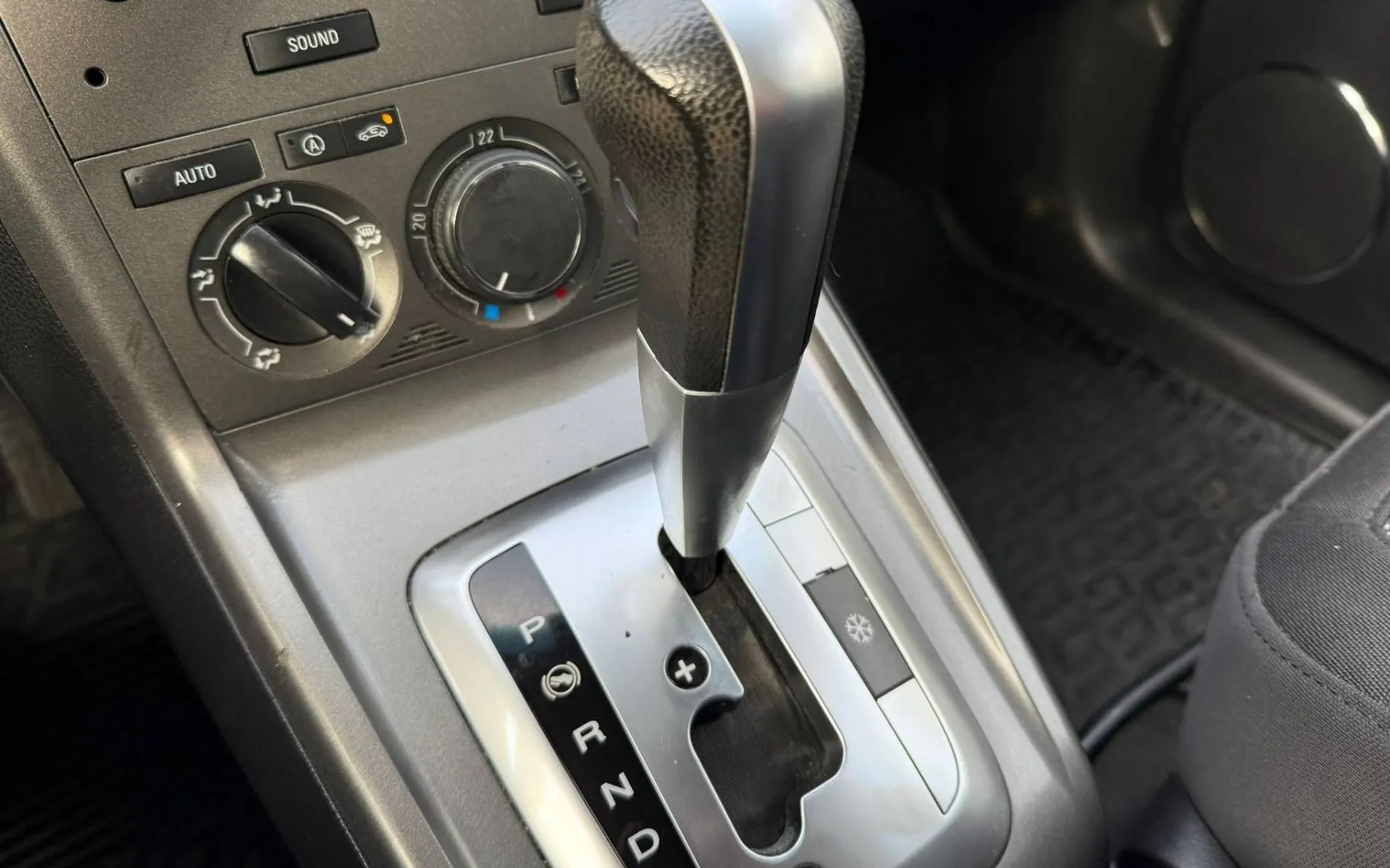 Notranja slika - Opel Antara - 2.0 CDTI 4x4 AVTOMATIK - 10