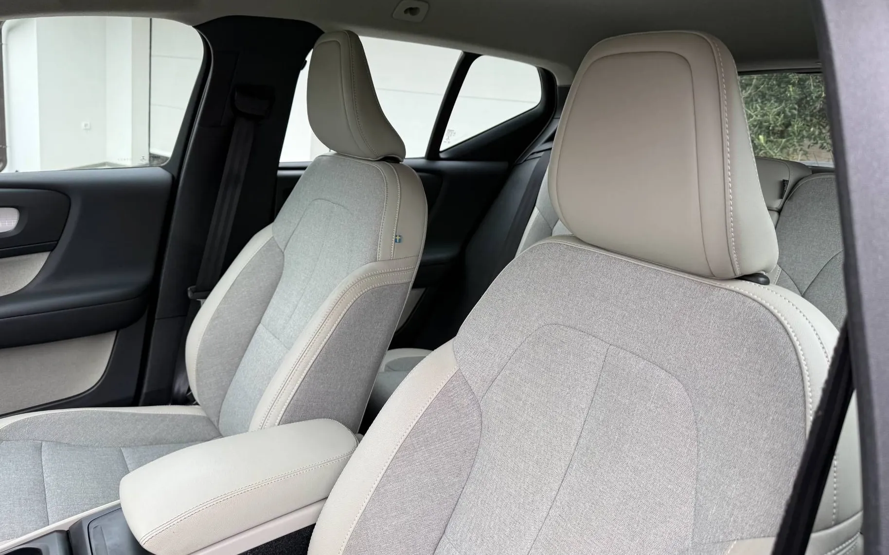 Notranja slika - Volvo XC40 - D3 Momentum Avt.-1 LASTNIK-ALU-KAM-LED-VIRTUAL-NAV - 10