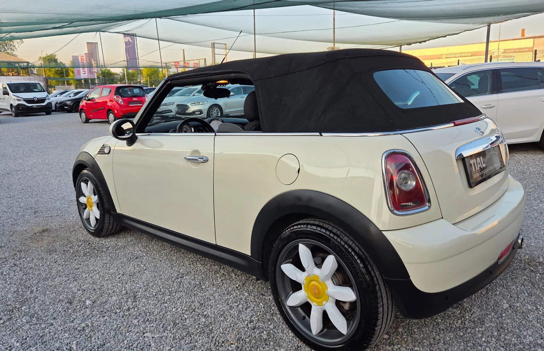 Zunanja slika - MINI Cabrio - One KLIMA-ALU17-BI XENON-USNJE-SERVISNA - 8