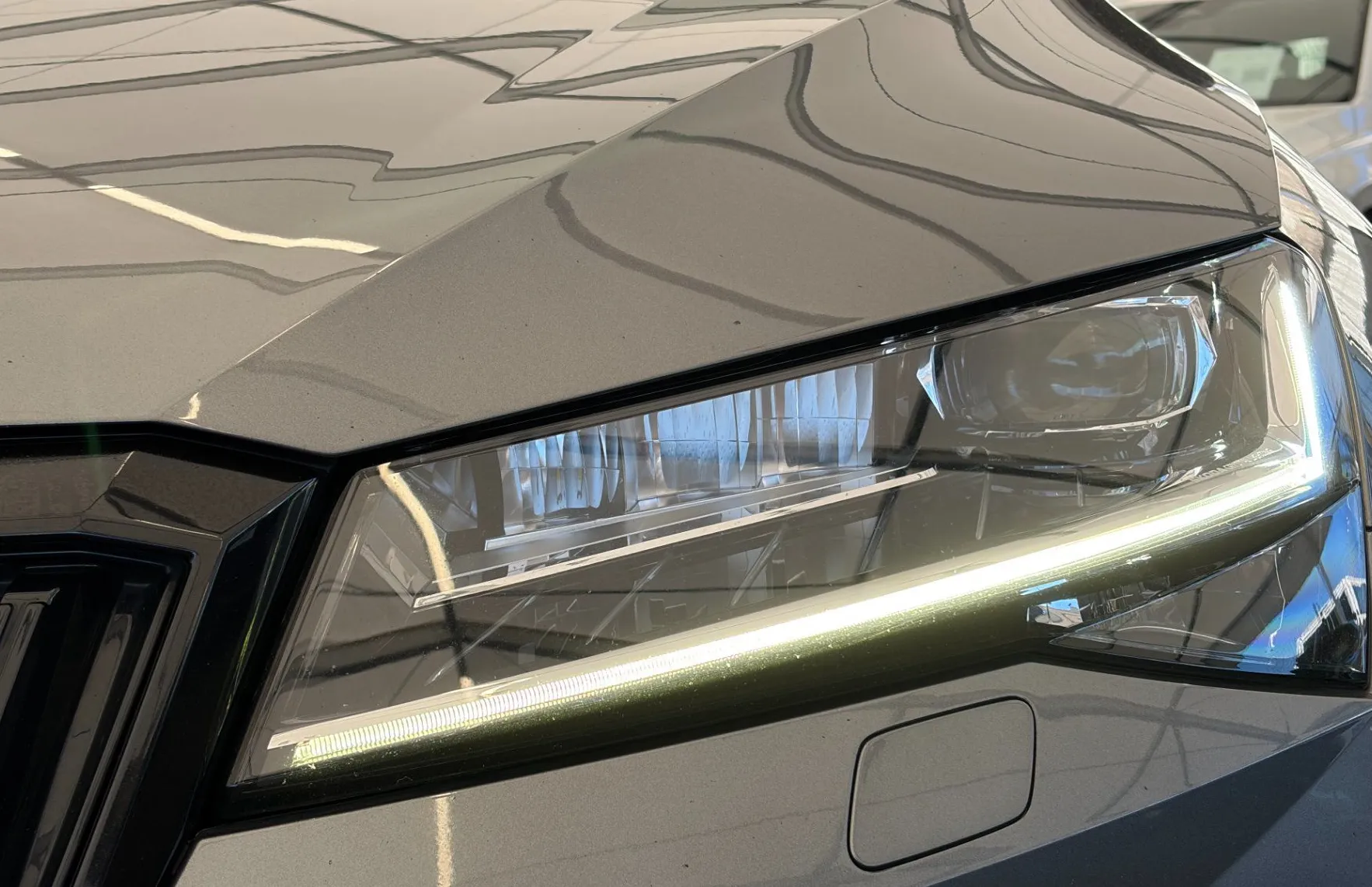 Zunanja slika - Škoda Superb - Combi 2.0 TDI Sportline DSG - PANO - MEMORY-KLJUKA - 2