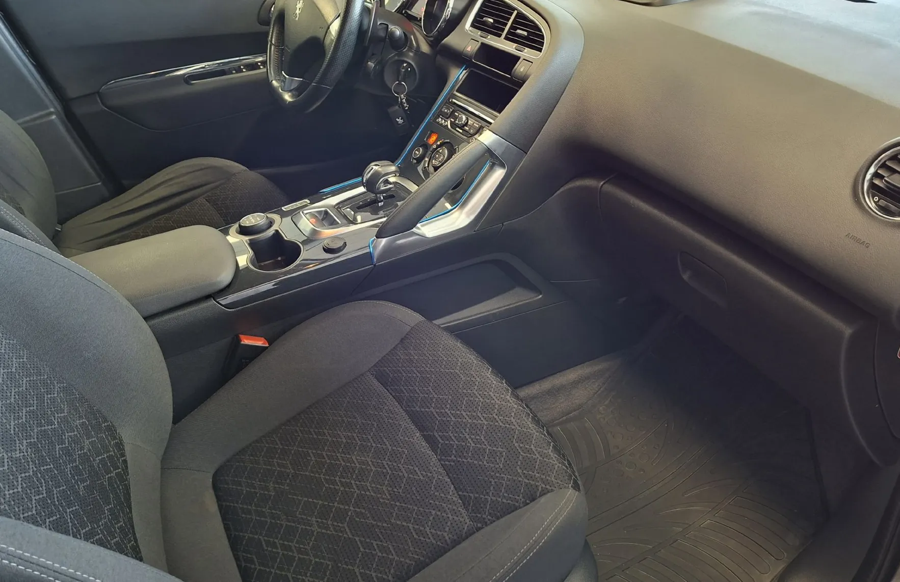 Zunanja slika - Peugeot 3008 - HYBRID 4X4-LED-NAVI-PDC-KLJUKA-HITRI KREDIT- - 9
