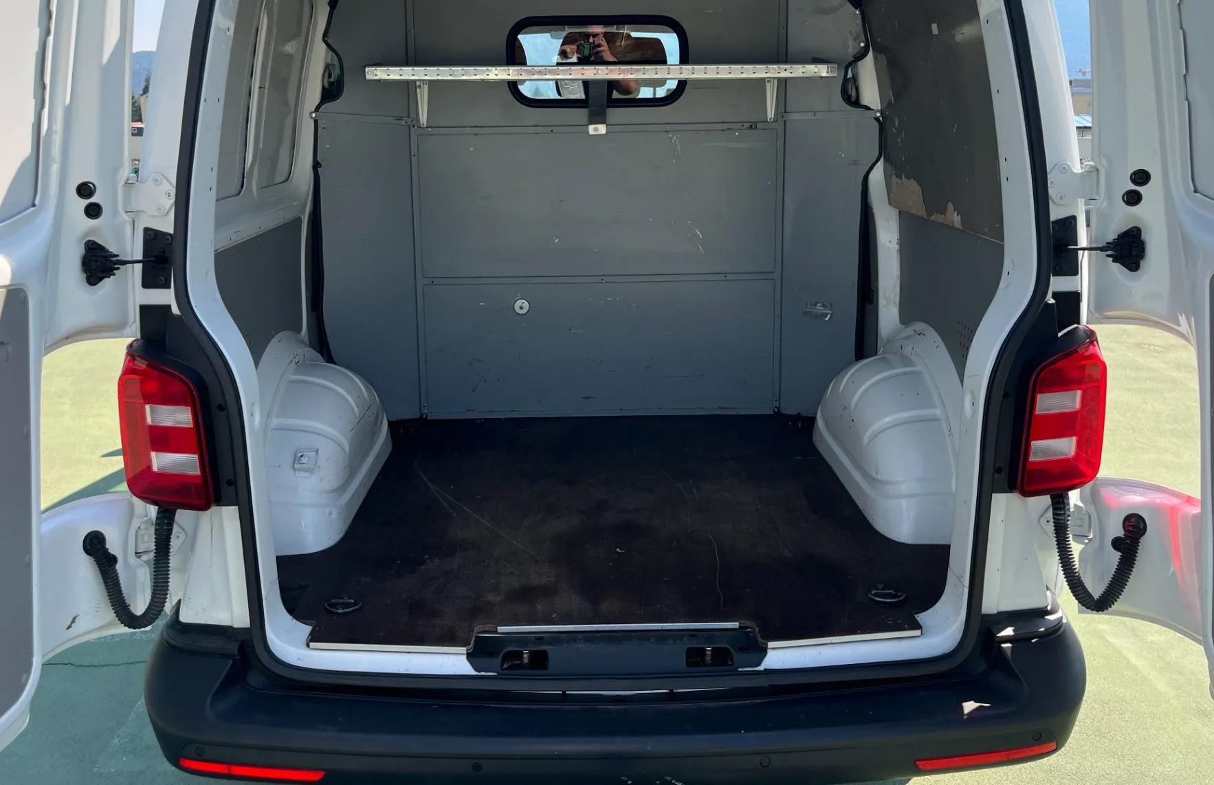 Zunanja slika - VW Transporter - T6 Kombi 2.0 TDI DMR VZR. KAM. 2X PDC - 7