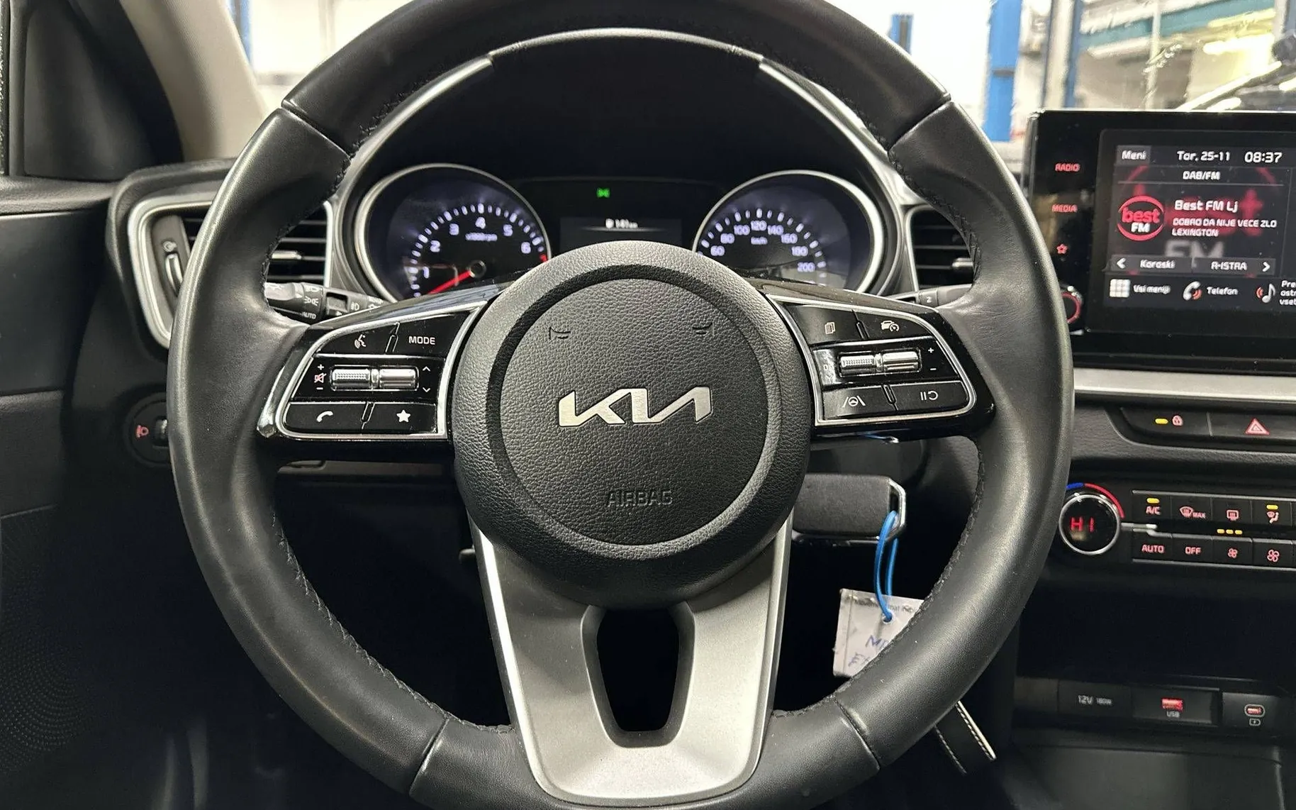 Notranja slika - KIA Ceed - 1.0 T-GDi EX Champion ISG. MT - 15