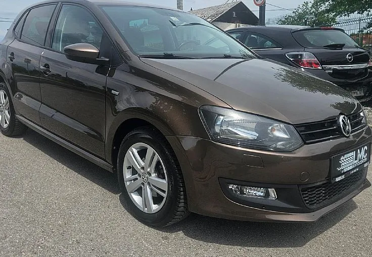Zunanja slika - VW Polo - 1.2 60ks °LIFE° °TEMPOMAT° °PARK-SENZORJI° - 4