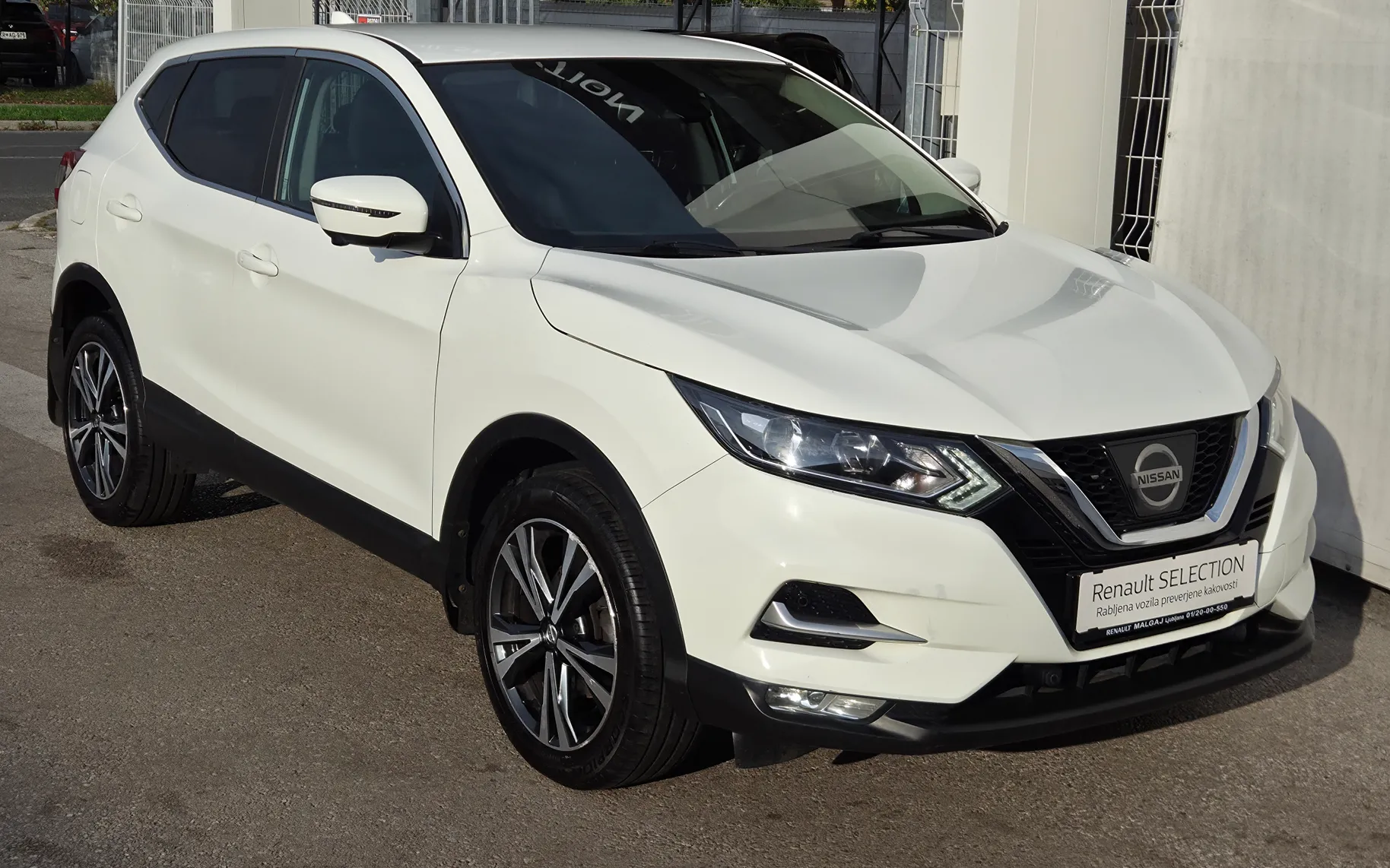 Zunanja slika - Nissan Qashqai - 1.2 DIG-T KAMERA 360 LANE ASSIST VSA ZGODOVINA LED - 3