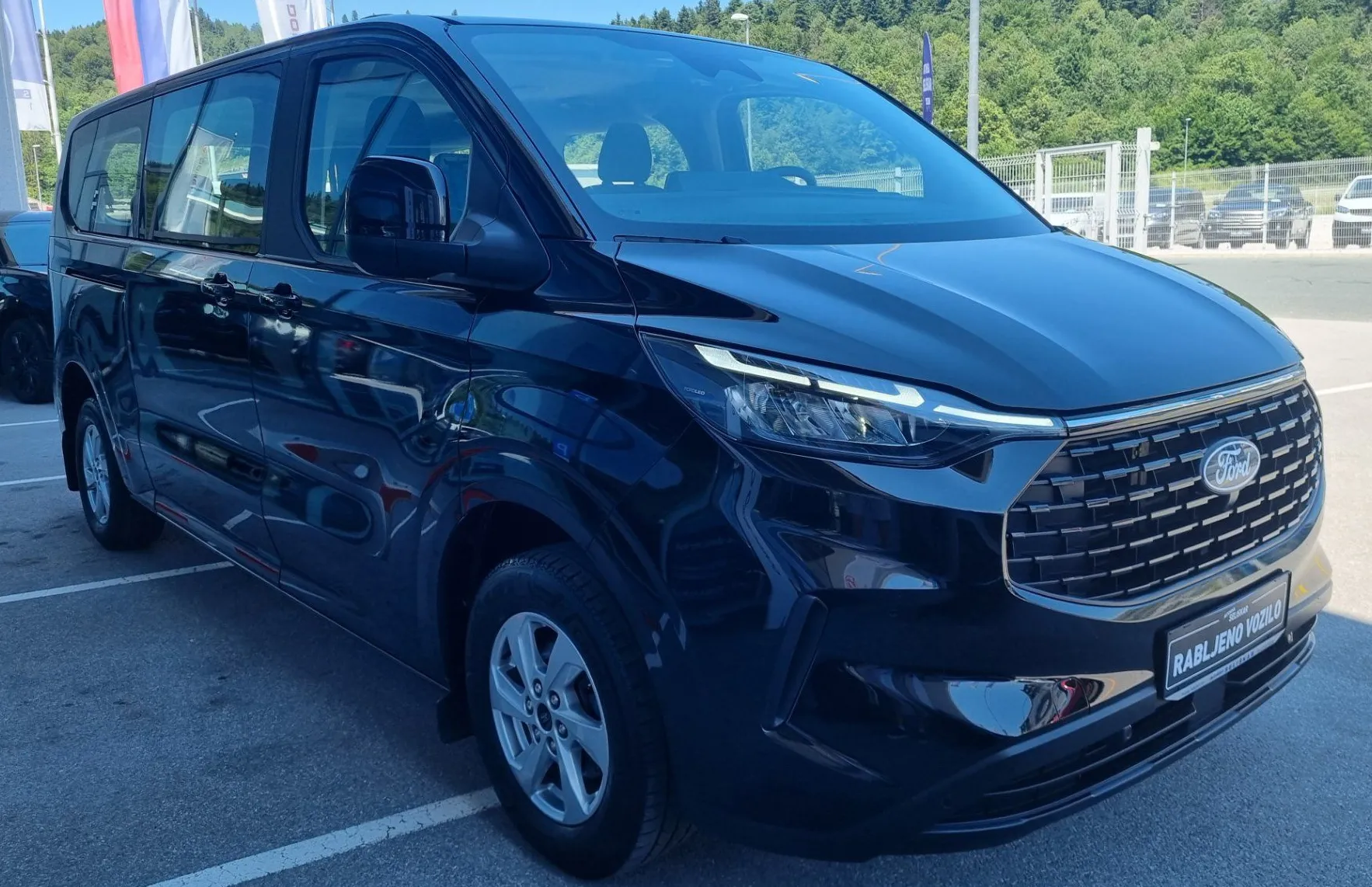 Zunanja slika - Ford Tourneo - Custom 2.0 TDCi TREND L2 - 9 SEDEŽEV - TOP OPREMA - 4