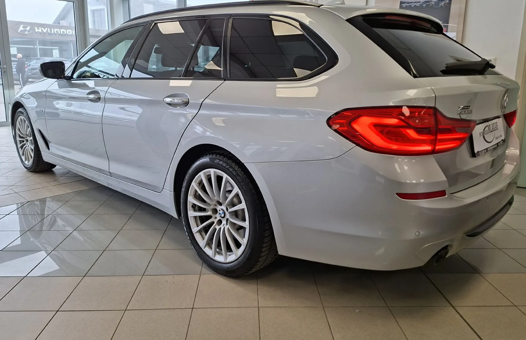 Zunanja slika - BMW Serija 5 - Touring: 520d x Drive aut.SPORT LINE-LED-NAVI-PANORAMA- - 3