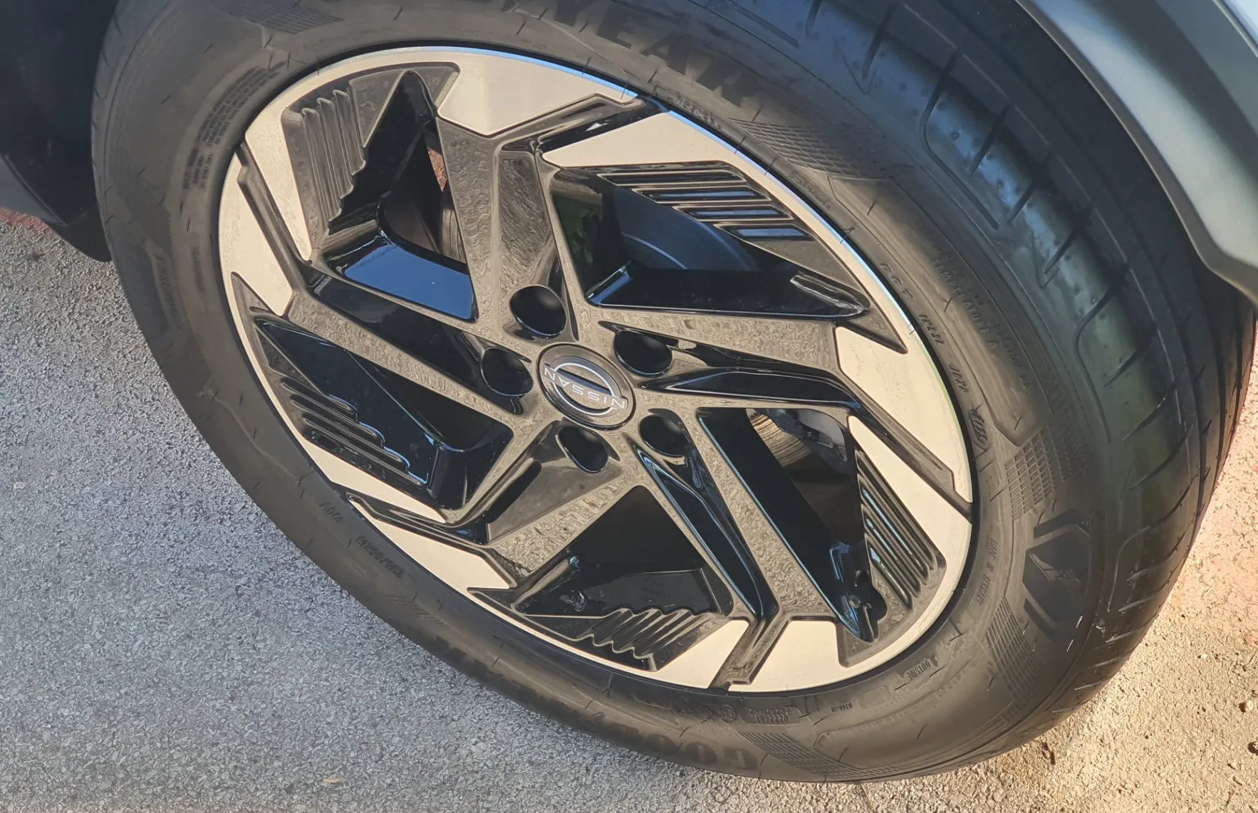 Zunanja slika - Nissan Qashqai - 1.3 DIG-T MHEV N-Connecta X-Tronic - 17