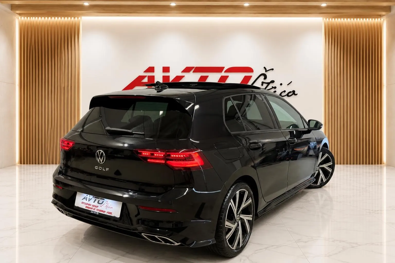 Zunanja slika - Volkswagen Golf - 2.0 TDI-R-LINE-PANORAMA-IQ-VIRTUAL-ACC-NAVI-DSG - 4