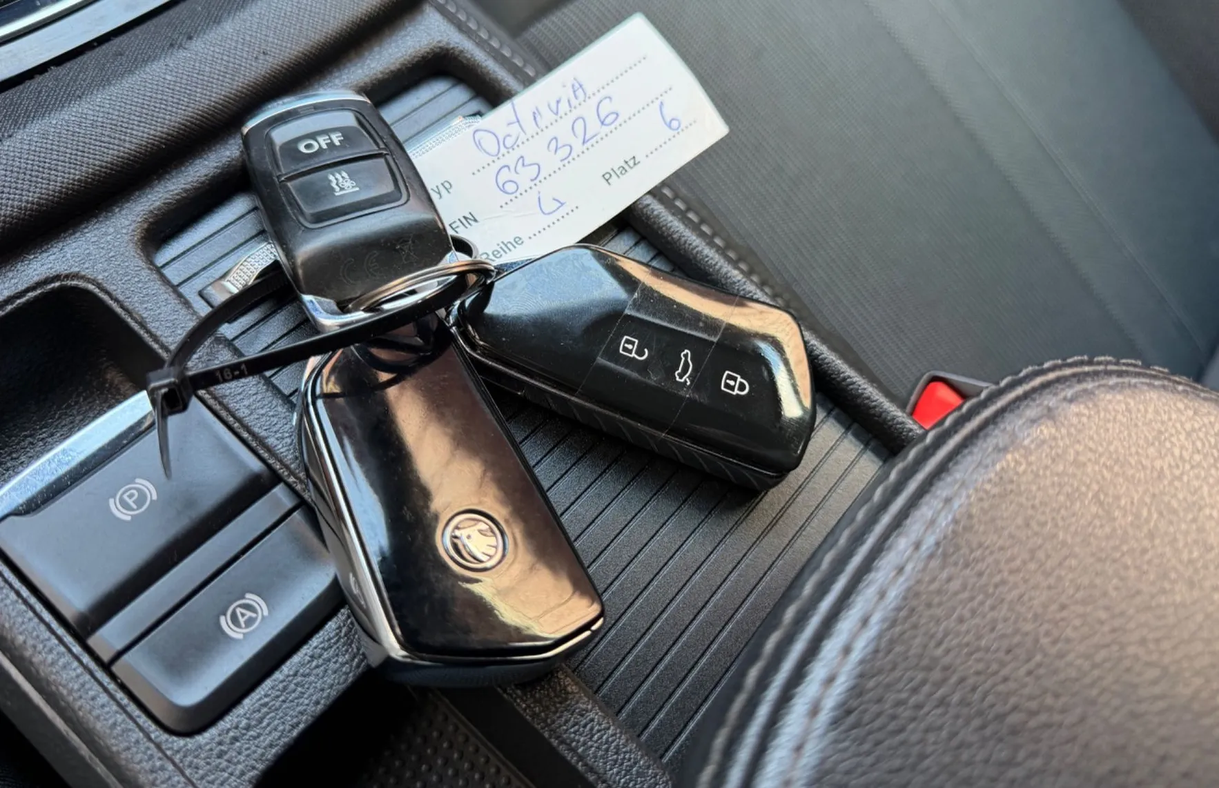 Zunanja slika - Škoda Octavia - 4x4 2.0 TDI Sportline DSG-WEBASTO-HEAD UP-ALU 18 - 20