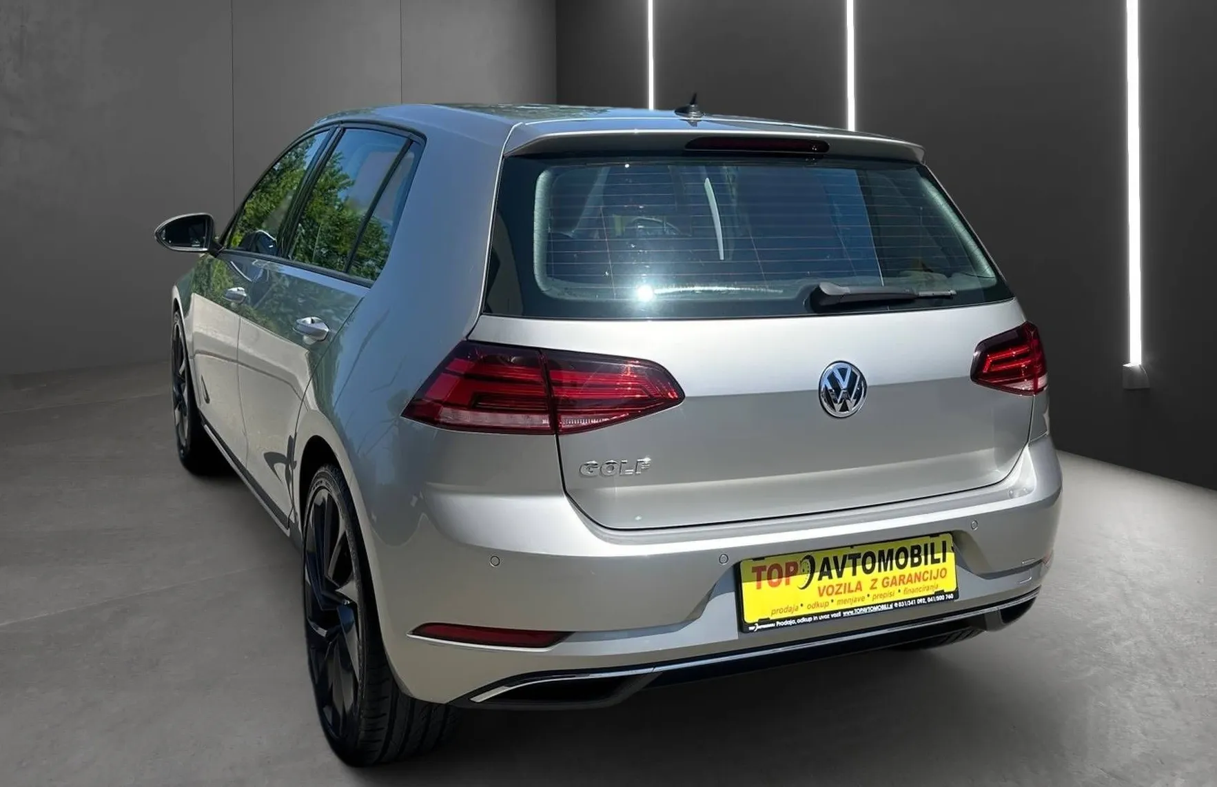Zunanja slika - VW Golf - 1.6 TDI SLOVENSKI AKTIVNI TEMPOMAT GR.SEDEŽEV TOP - 6