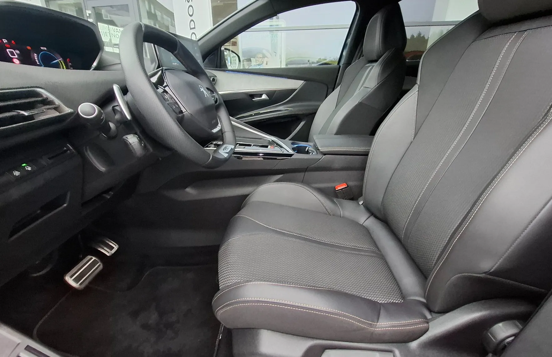 Zunanja slika - Peugeot 3008 - 1.2 MHEV 136 GT OPREMA Avtomatik + VLEČNA KLJUKA - 10