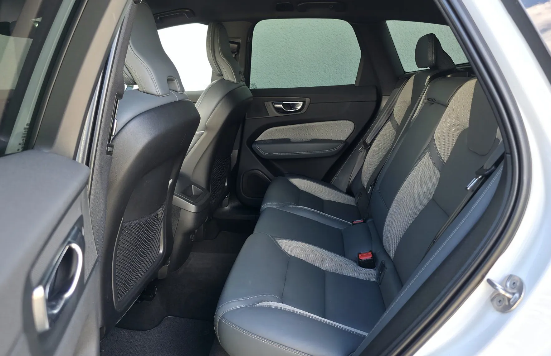 Zunanja slika - Volvo XC60 - B4D AWD AT R-Design FULLED•GRETJE•MEMORY•HARMAN•19 - 7