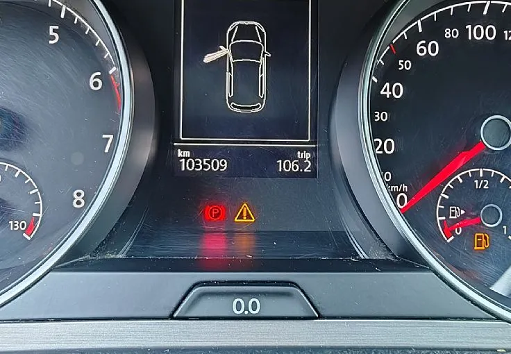 Zunanja slika - Volkswagen Golf - 1.2 TSI BMT Comfortline R-Line 1 lastnik - 11