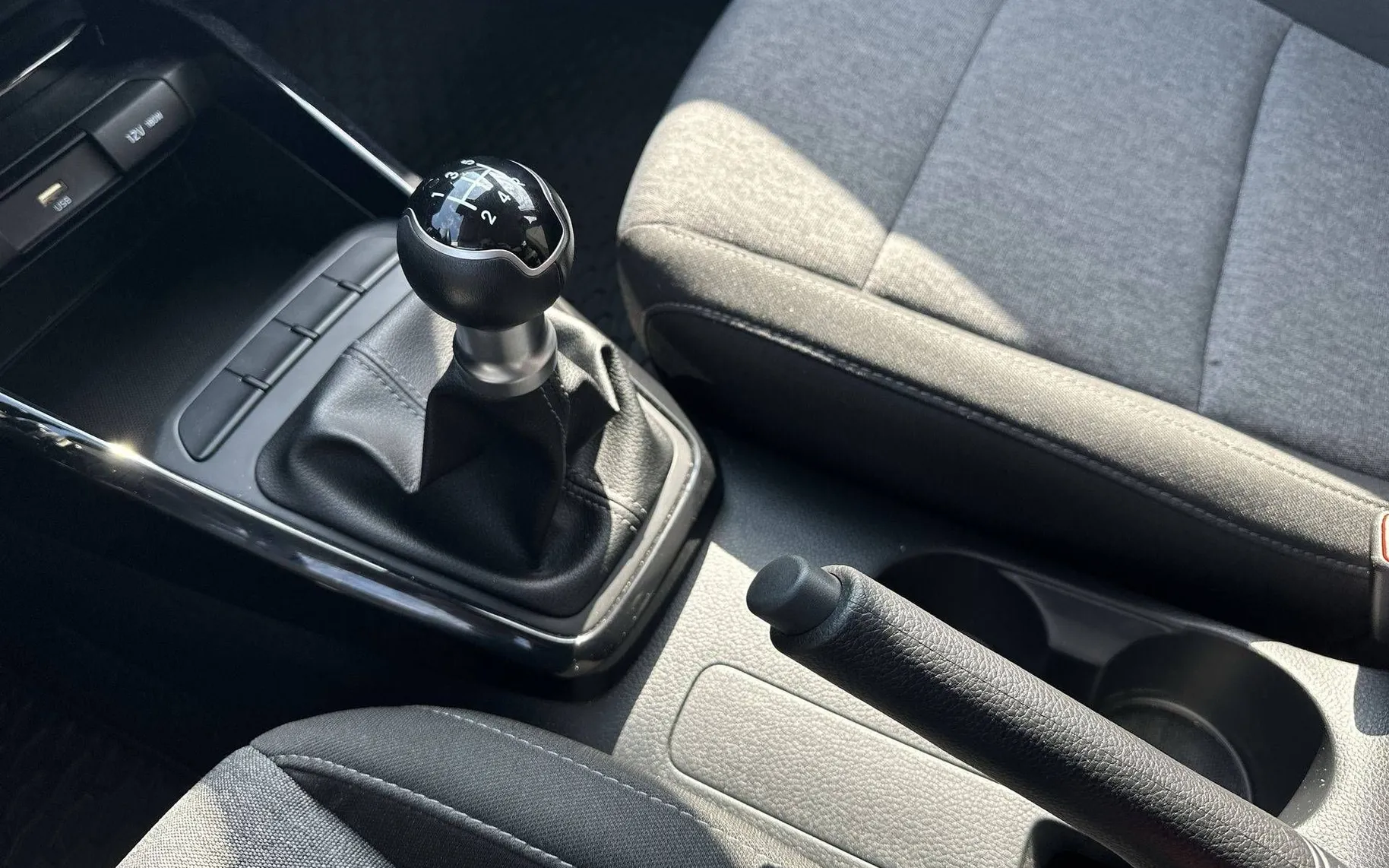 Notranja slika - KIA Stonic - 1.0 T-GDi LX Urban+ ISG - 19
