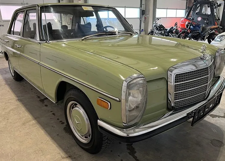 Zunanja slika - Mercedes-Benz E-Razred - 115 200D - KOT NOV - VOZILO V PRVI BARVI - 5