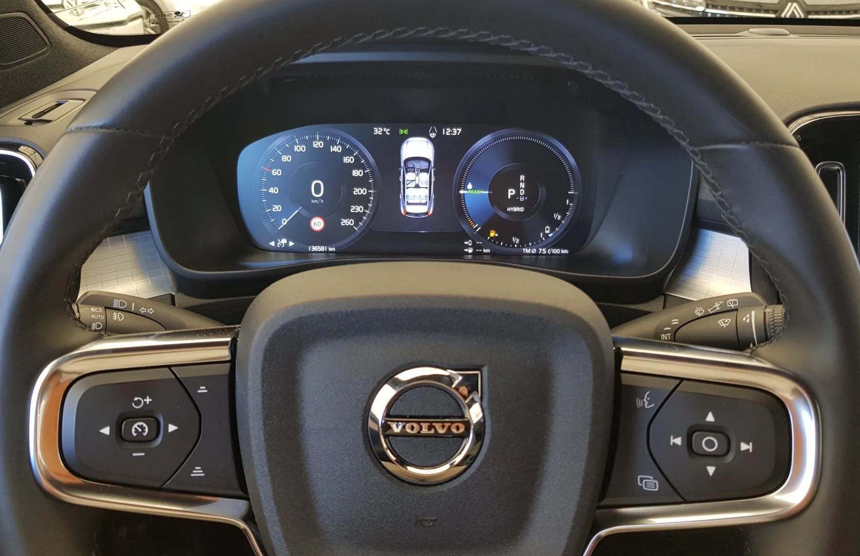 Zunanja slika - Volvo XC40 - T4 Recharge Twin Engine Inscription KAMERA PRIKLOP - 14