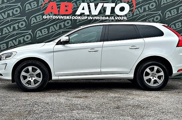 Zunanja slika - Volvo XC60 - D4 R-Design Momentum+133KW+ALU+XENON+USNJE+UGODNO - 8