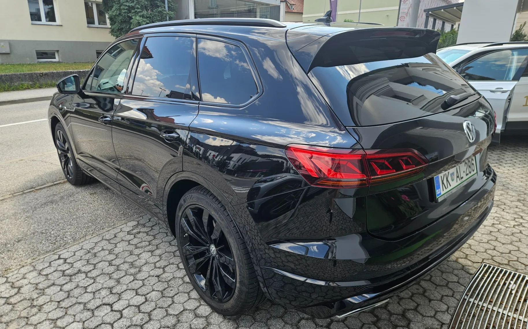 Zunanja slika - Volkswagen Touareg - 4motion V6 TDI BMT R-Line - 4