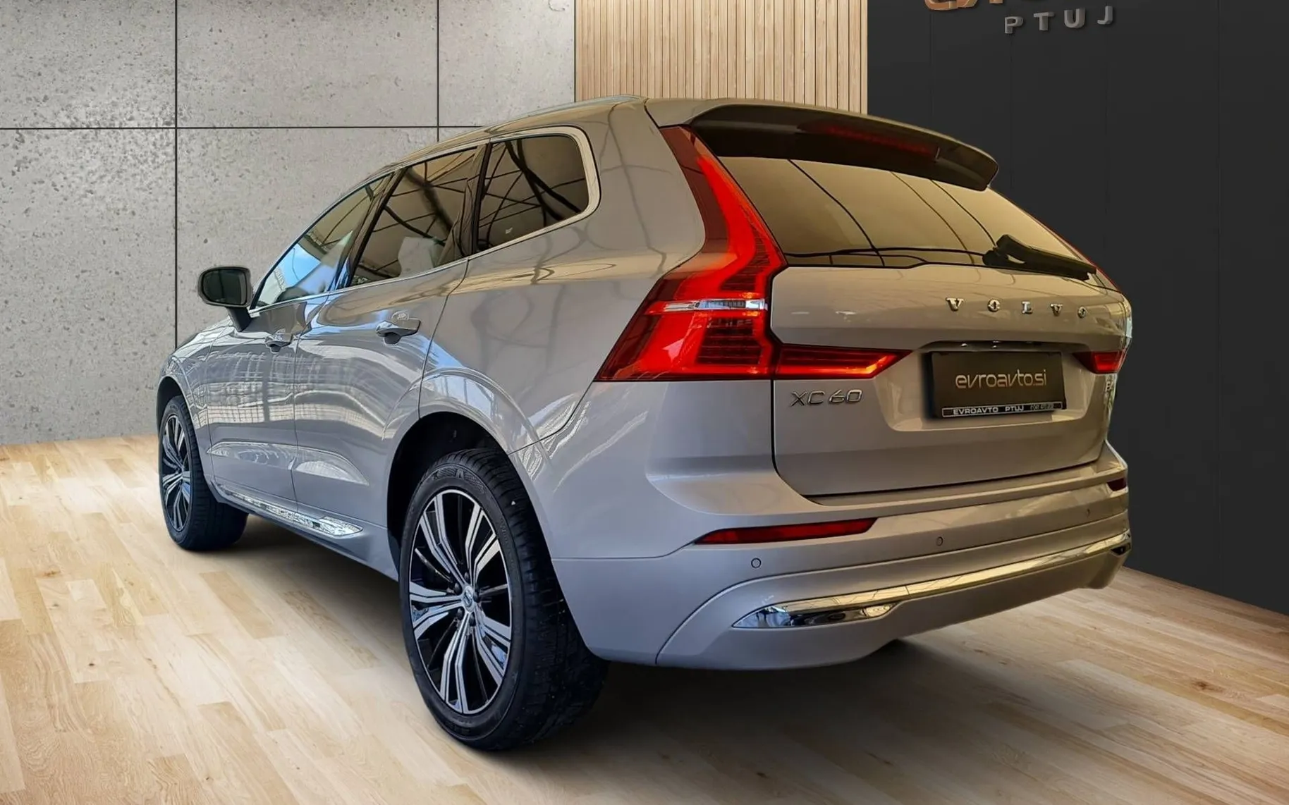 Zunanja slika - Volvo XC60 - B4  Plus Bright AWD•Redno vzdrževan•Alu. 20 - 3