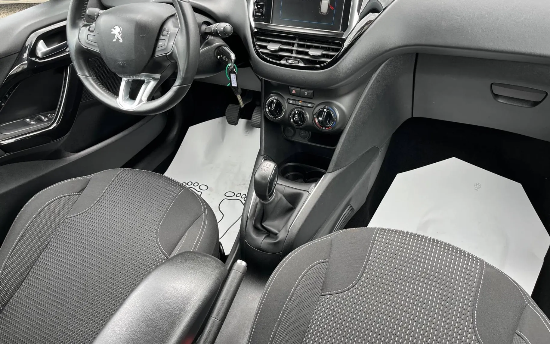 Notranja slika - Peugeot 208 - 1.2 PureTech ACTIVE-1 LASTNICA-59000 km-NAVI-PDC - 7