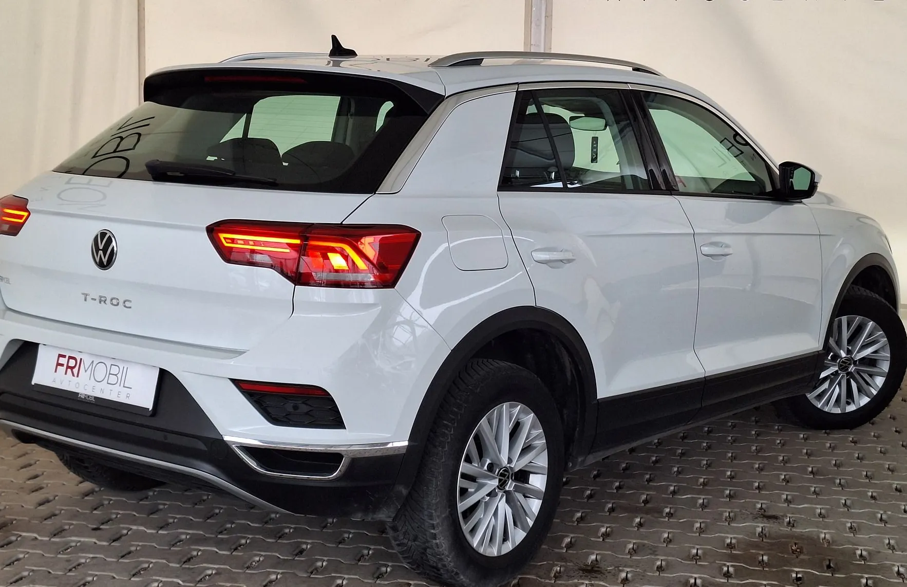 Zunanja slika - VW T-Roc - 2.0 TDI SCR  •PDC•KAMERA•ACC• - 3