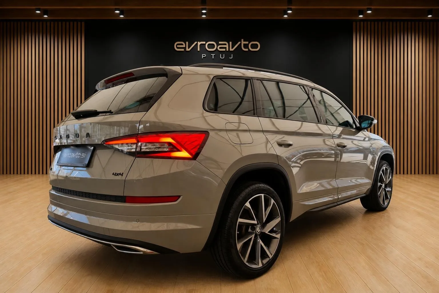 Notranja slika - Škoda Kodiaq - 4x4 2.0 TDI Sportline DSG•Canton•Matrix•Radar - 7