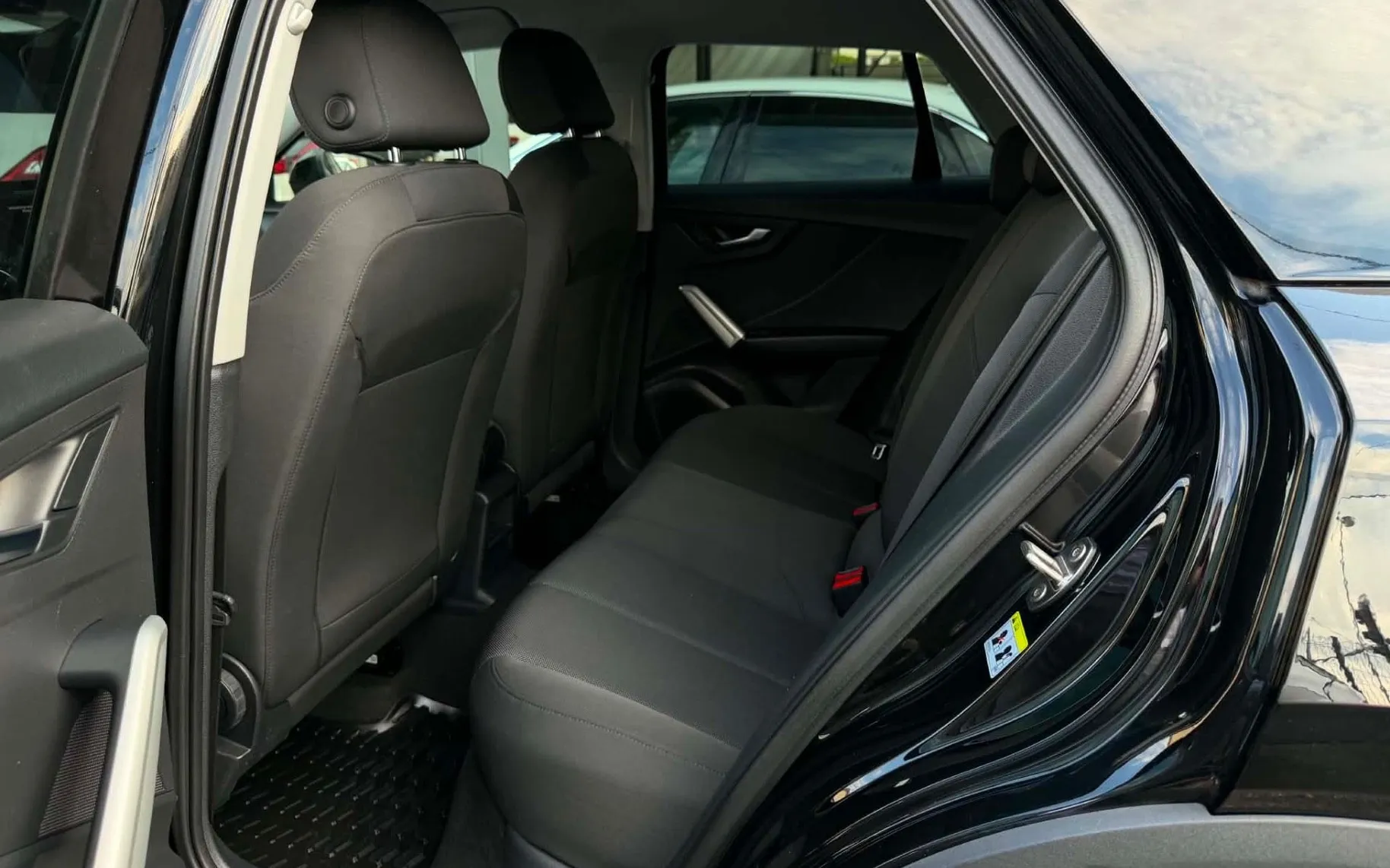 Notranja slika - Audi Q2 - 1.6 TDI-S TRONIC-XENON+LED-LIZING ZA TUJCE-NAVI-.. - 15