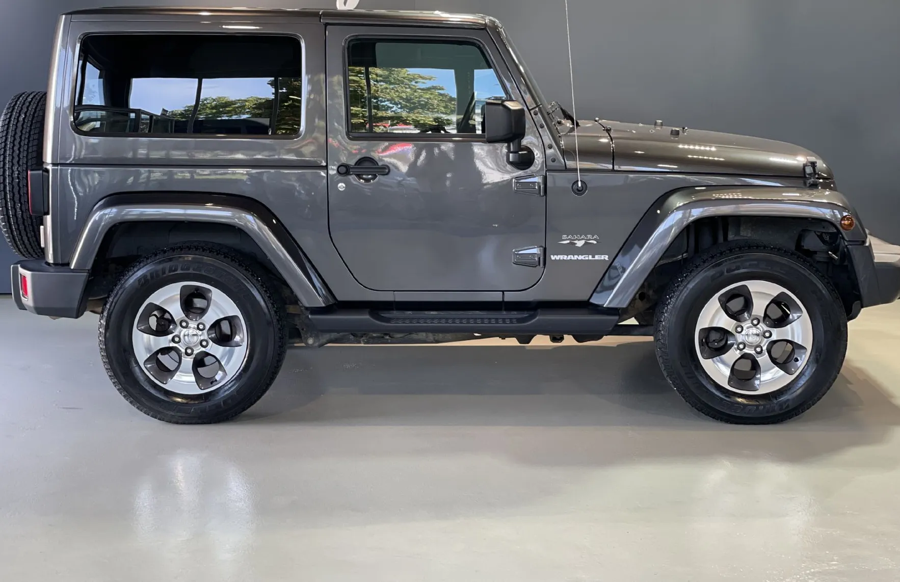Zunanja slika - Jeep Wrangler - 2.8CRD-AUT-SAHARA-GRETJE SEDEŽEV-USNJE - 6