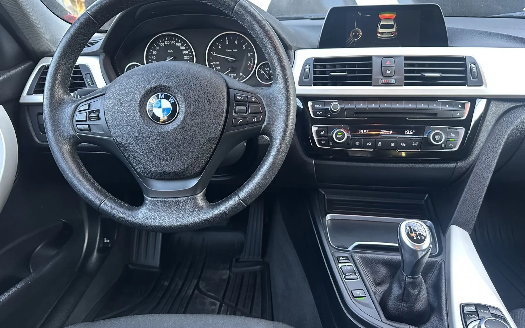 Zunanja slika - BMW Serija 3 - : 318i Advantage-NAVI-GRE.SEDEŽEV-2xPDC-TEMPOMAT-17C - 8