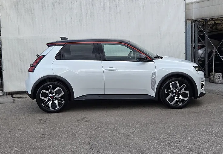 Zunanja slika - Renault 5 E-tech - Techno EV40 + Paket Zima+Udobje+Vožnja+Parkiranje - 4
