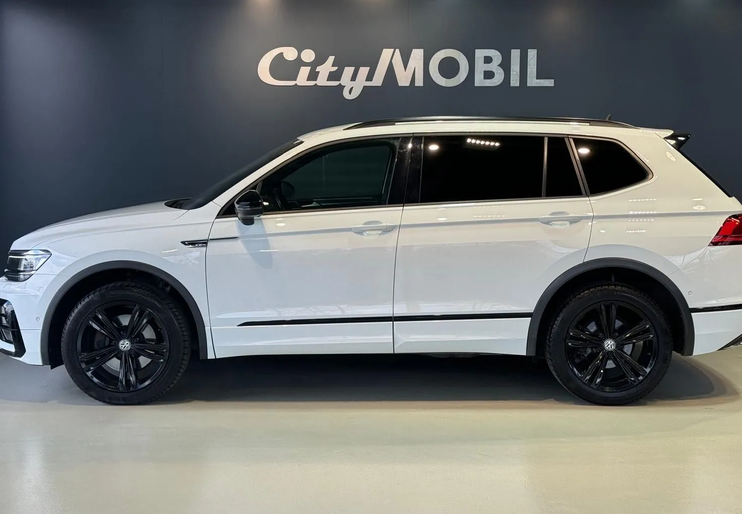 Zunanja slika - VW Tiguan Allspace - 4MOTION-R LINE-VIRTUAL-NAVI-HEADUP-KEYLESS-KLJUKA - 4