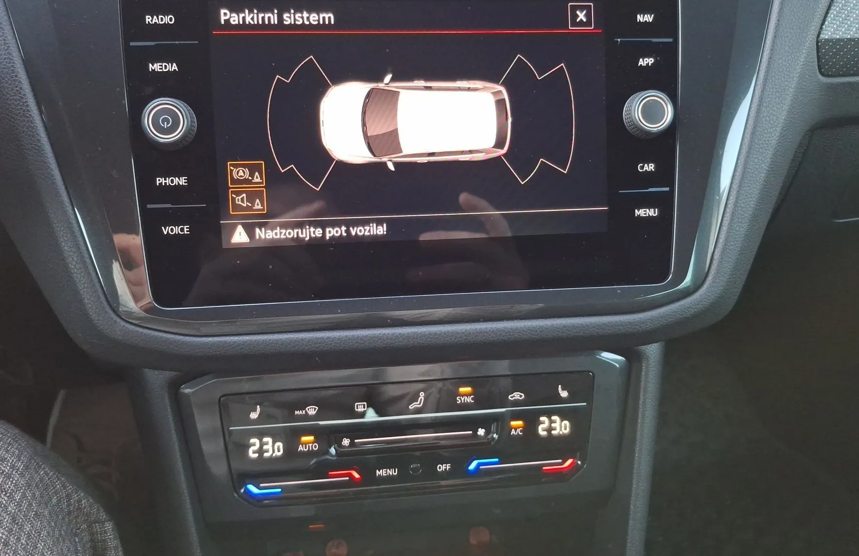 Zunanja slika - VW Tiguan - 2.0 TDI SCR BMT R-Line 110kW - 9