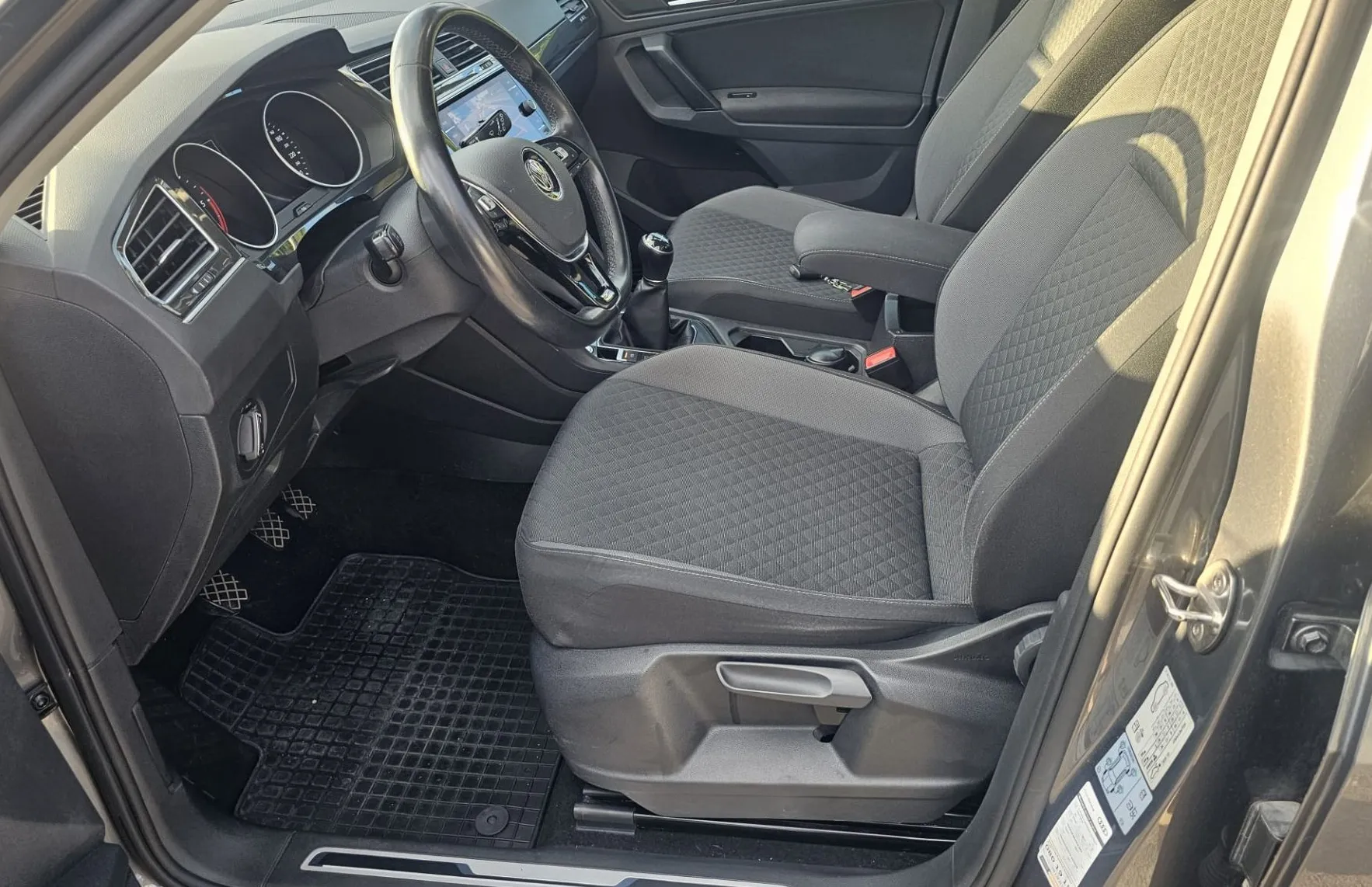 Zunanja slika - Volkswagen Tiguan - 2.0 TDI BMT Comfort Edition | SLO poreklo | 1 lastnica - 9