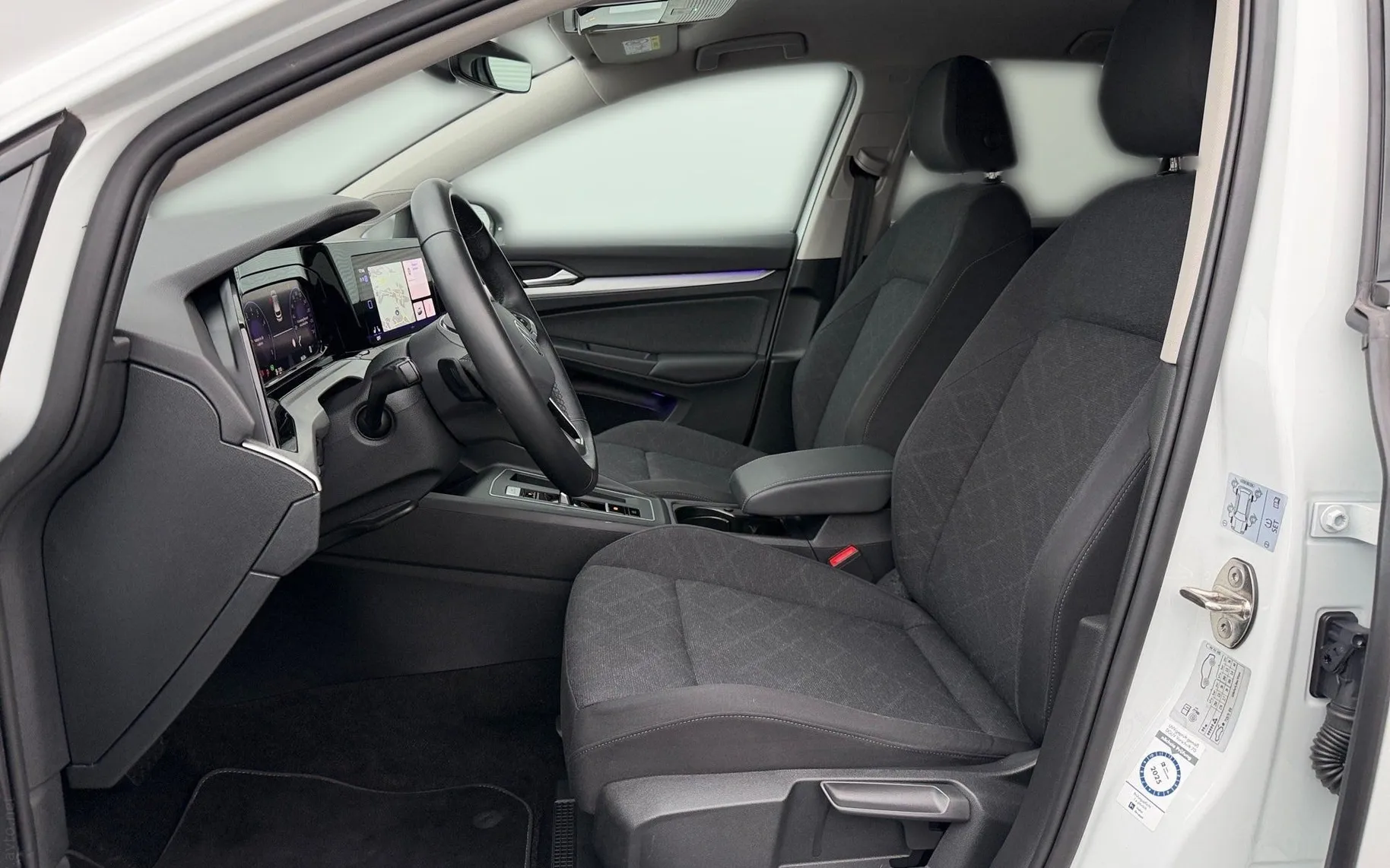 Notranja slika - Volkswagen Golf - 1.5 eTSI DSG Life-LED-ACC-PDC-Navi AppConnent.... - 7