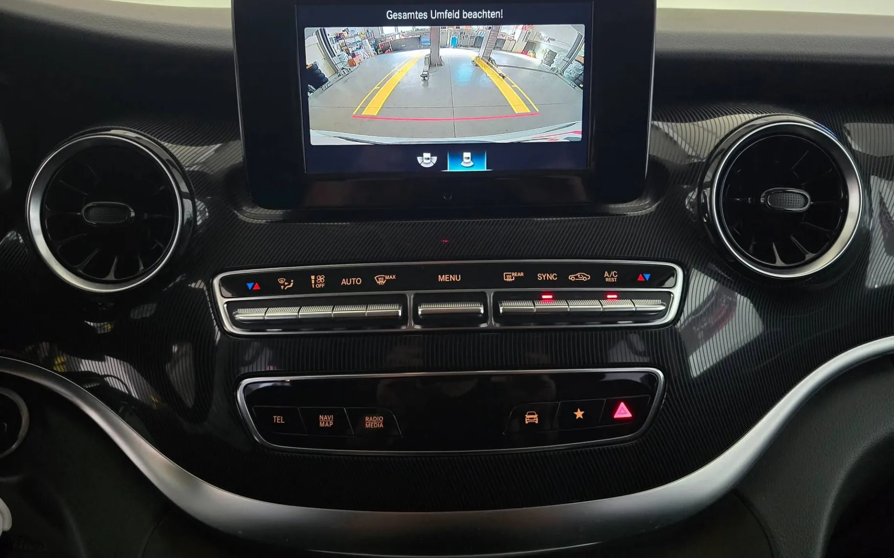 Notranja slika - Mercedes-Benz V-Razred - V 220 d Edition Lang-dolgi Avt. - LED.navi.kamera - 13
