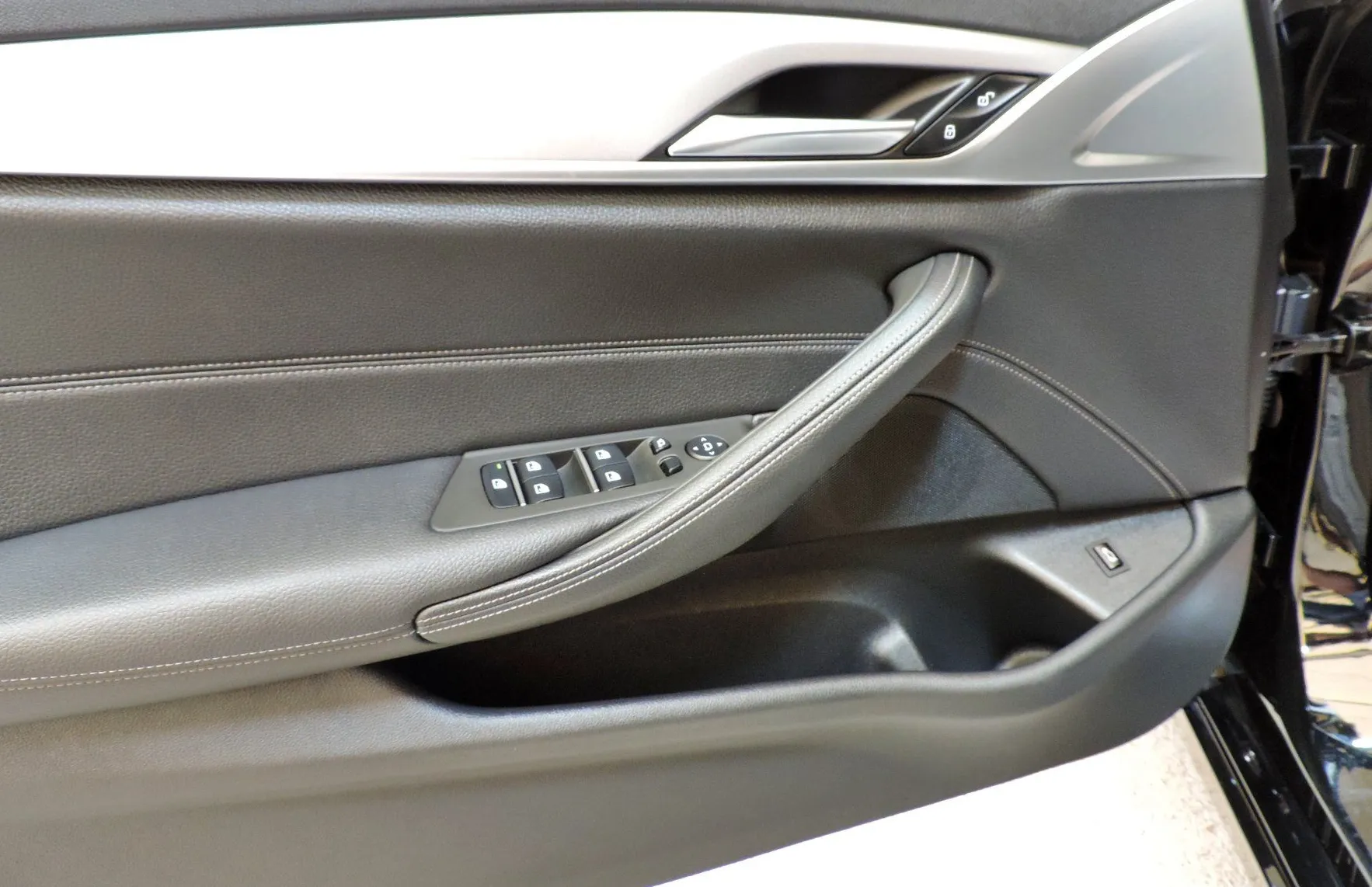 Zunanja slika - BMW Serija 5 - : 520i Avt. USNJE-360 KAMERA-HEAD UP…… - 18