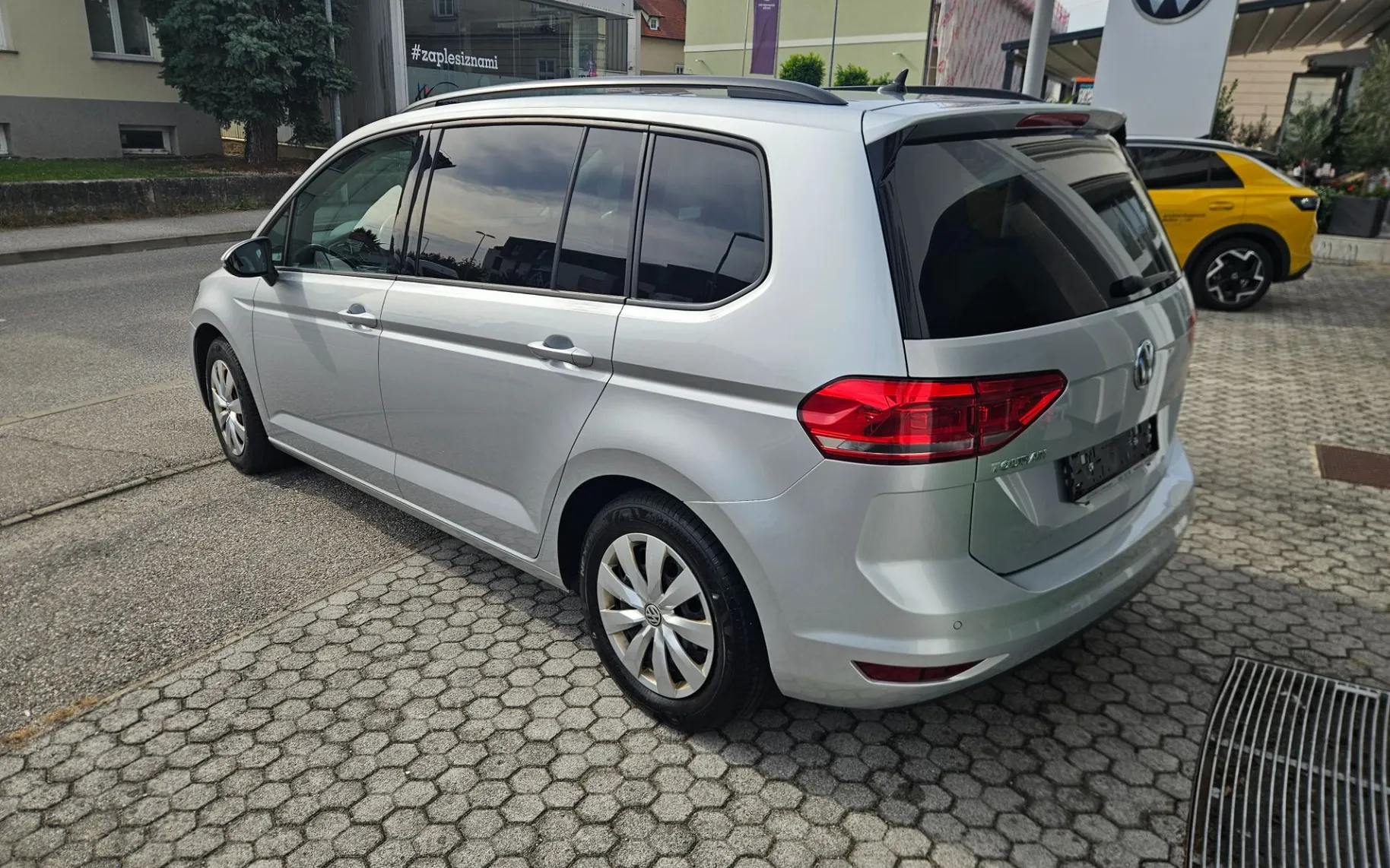 Zunanja slika - Volkswagen Touran - 1.6 TDI Comfortline 85kW - 4