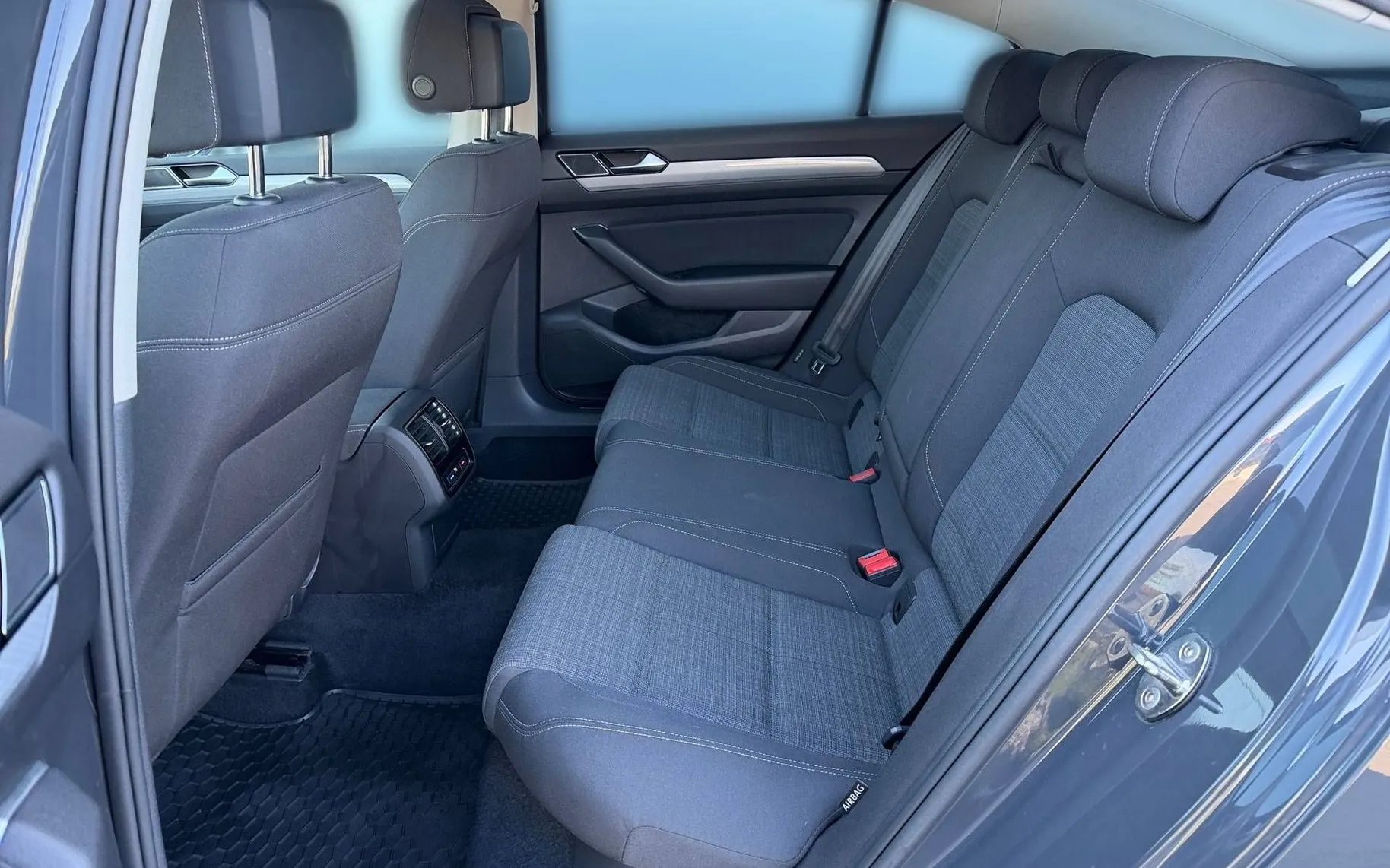 Notranja slika - Volkswagen Passat - 2.0 TDI BMT SCR Business avt.-Panorama-LED-Kamera - 11