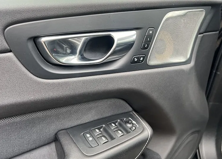 Zunanja slika - Volvo XC60 - B5D AWD AUT R-Design VELIKO DODATNE OPREME - 11