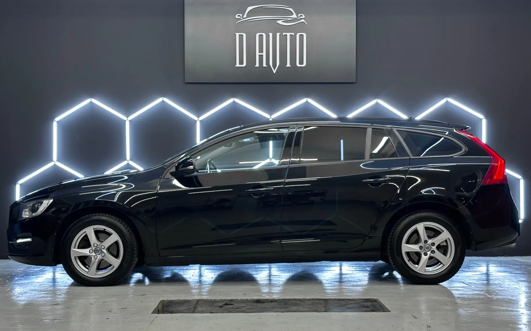 Zunanja slika - Volvo V60 - 2.0D KAMERA-NAVI-BIXENON-GRETJE SEDEZEV-PDC... - 4