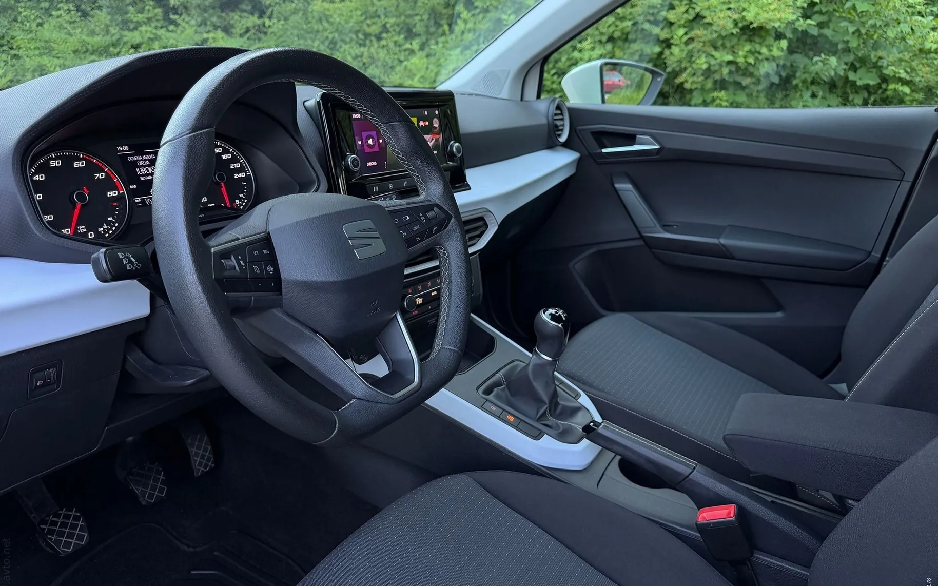 Notranja slika - Seat Arona - 1.0 TSI|110ks|1.lastnica|SLO|kot nov|FINANCIRANJE - 8