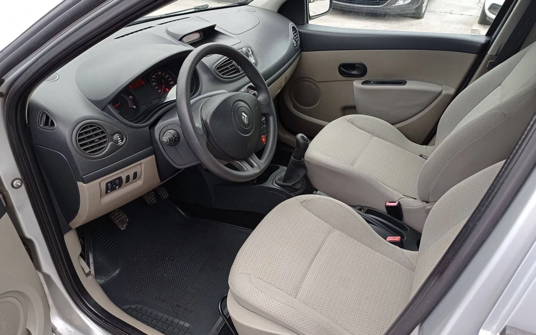 Zunanja slika - Renault Clio - 1.5 DCI - 9