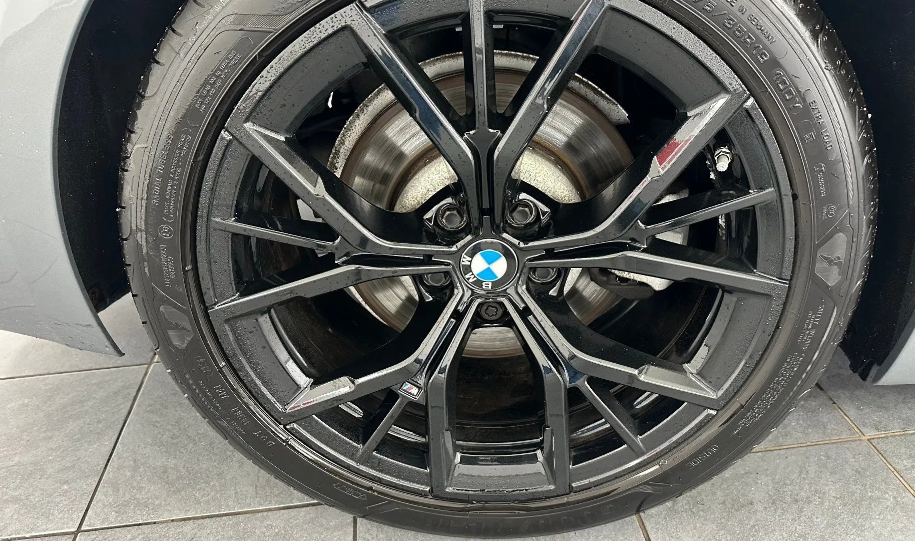 Zunanja slika - BMW Serija 5 - 520d Avt.M Sport.NEMŠKI+4ALU.KAMERA.PANORAMA.USNJE - 17