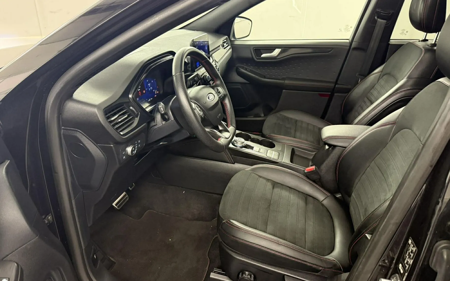 Notranja slika - Ford Kuga - 2.5 Duratec PHEV ST-Line X.NEMŠKI+4ALU.ACC.KAMERA - 17