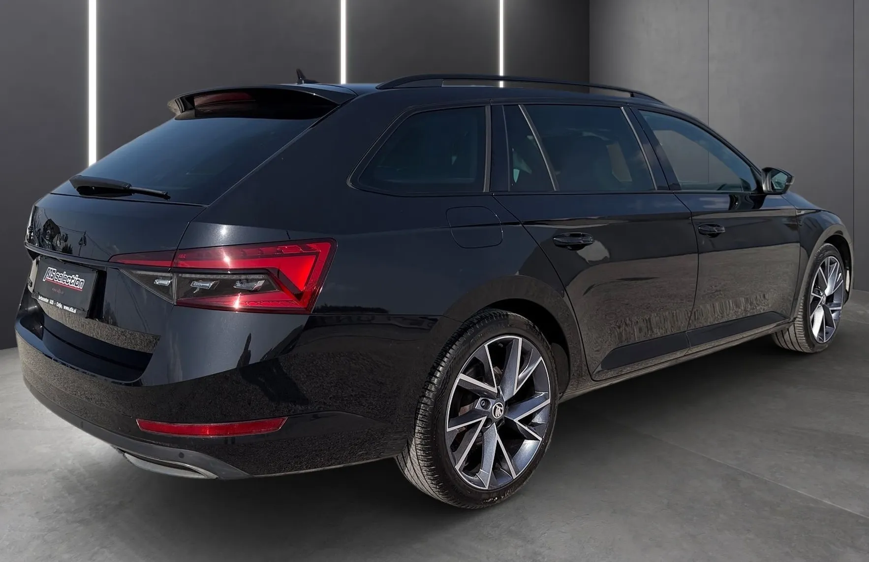 Zunanja slika - Škoda Superb - 2.0 TDI Sportline Combi DSG 147kW-Matrix-Kamera... - 3