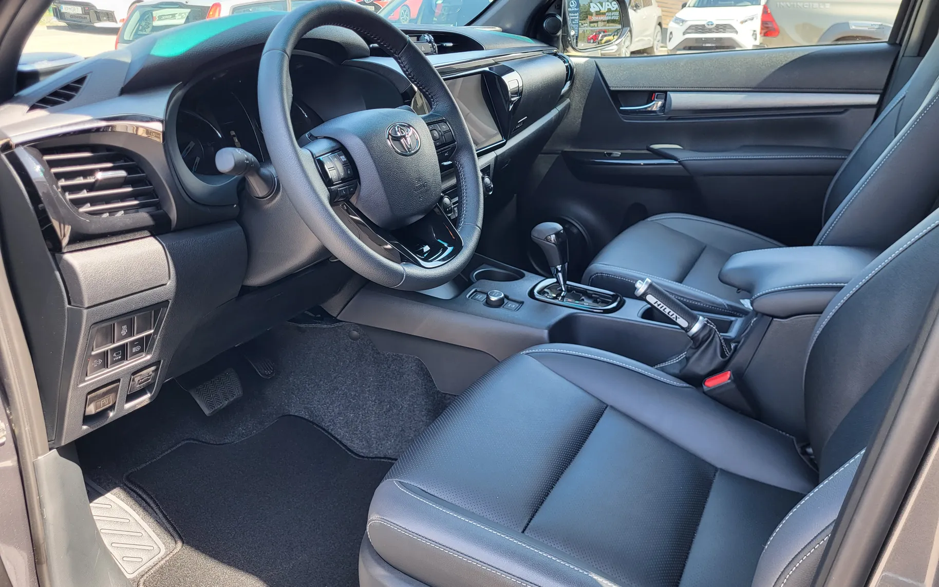 Zunanja slika - Toyota Hilux - 2.8 D-4D Invincible Automatic - 7