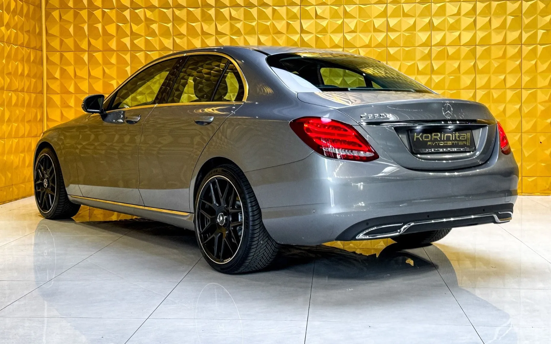 Notranja slika - Mercedes-Benz C-Razred - C220d-LED-GRETJE-NAVI-PDC - 9