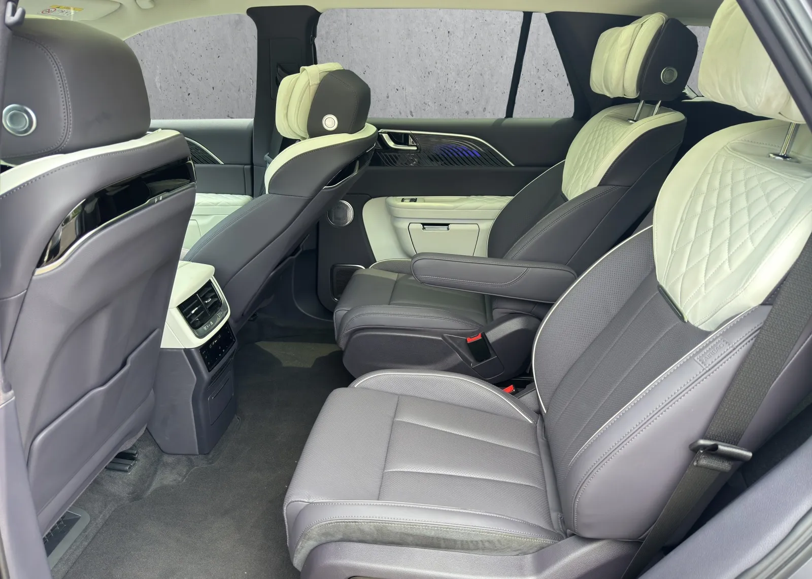Zunanja slika - Hongqi E-HS9 - LUXURY 120 kWh AWD + 360 + MASAŽA + PANORAMA + - 7