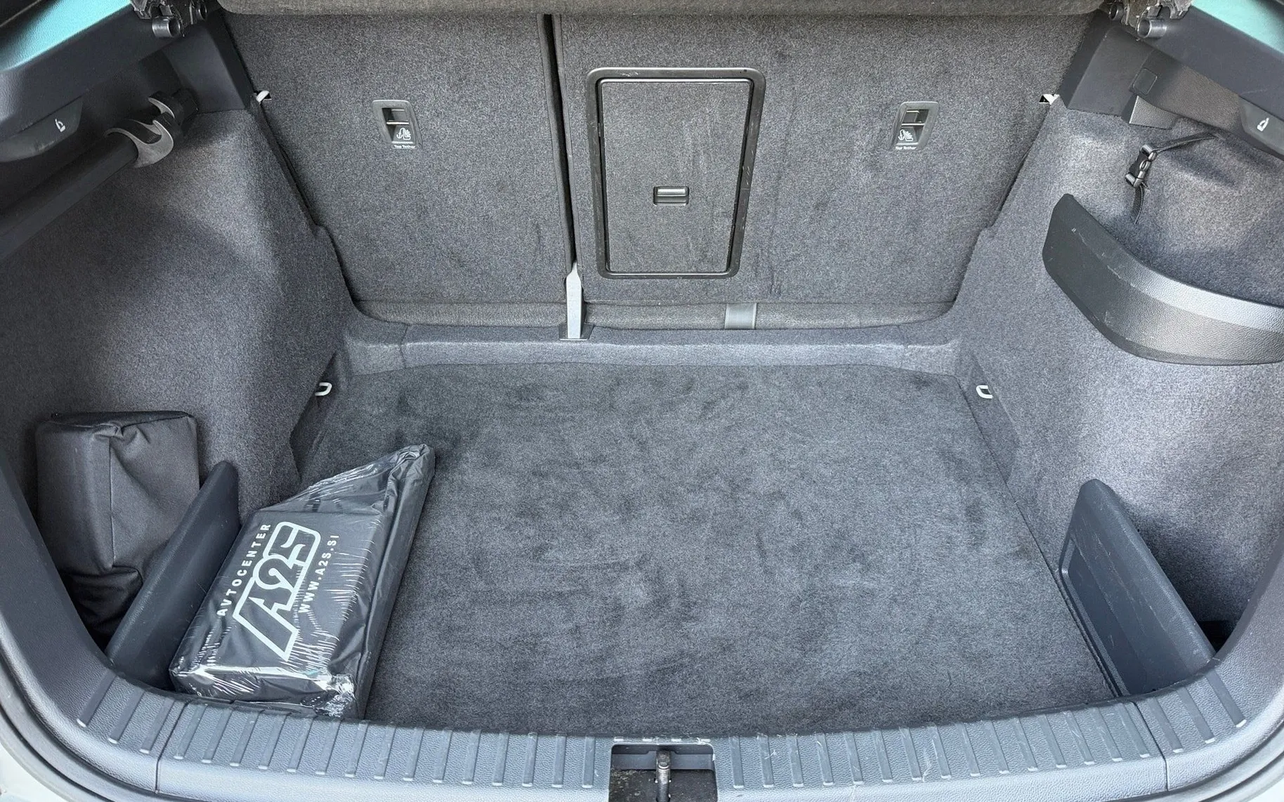 Notranja slika - Škoda Karoq - 4x4 2.0 TDI Sportline DSG-Webasto-ACC-PDC-Kamera - 12